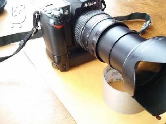 PoulaTo: Nikon D90 12.3 MP Digital SLR Camera - Black (Kit w/ VR II 18-200mm Lens)